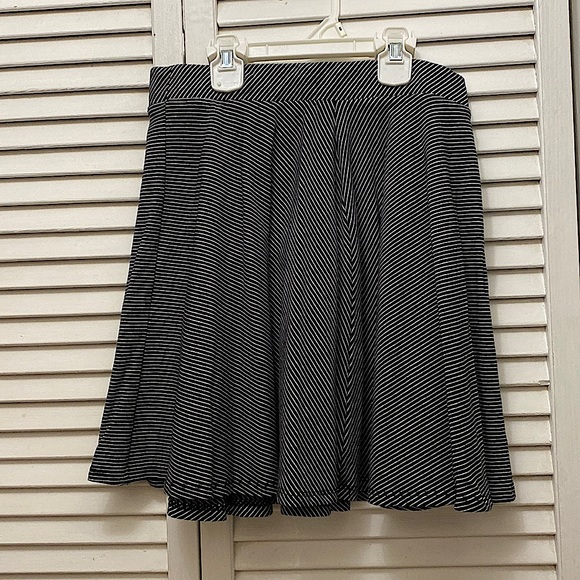 HIGH WAISTED BLACK AND WHITE STRIPED SKATER SKIRT - Picture 1 of 2